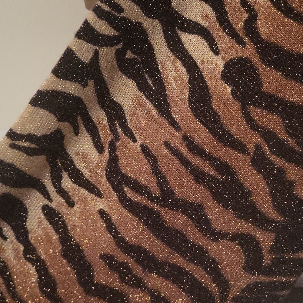 Tiger Print Open Front Cardigan.  Pit 1-24. It Seems Oversized ,tagged Medium - Picture 2 of 7